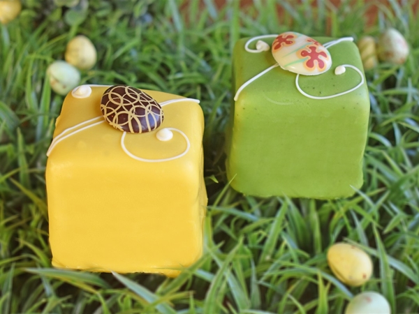 Paas Petit Fours geel