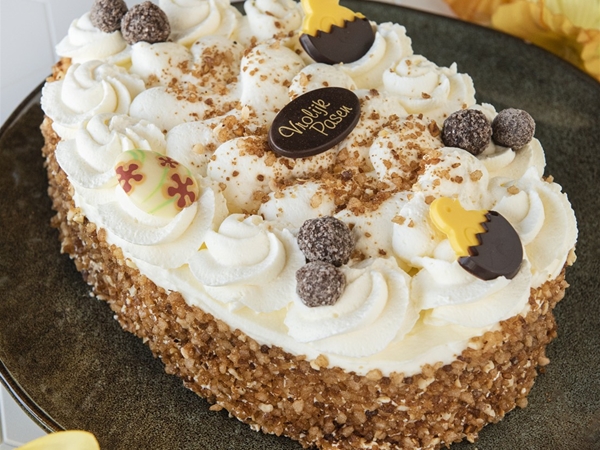 Hazelnoot-Paasei slagroomtaart ca. 6 pers.